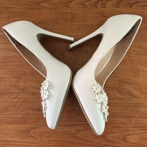 LC Lauren Conrad White Floral Women's Shoes